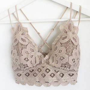 XOXO Scalloped Lace Bralette - Light Taupe